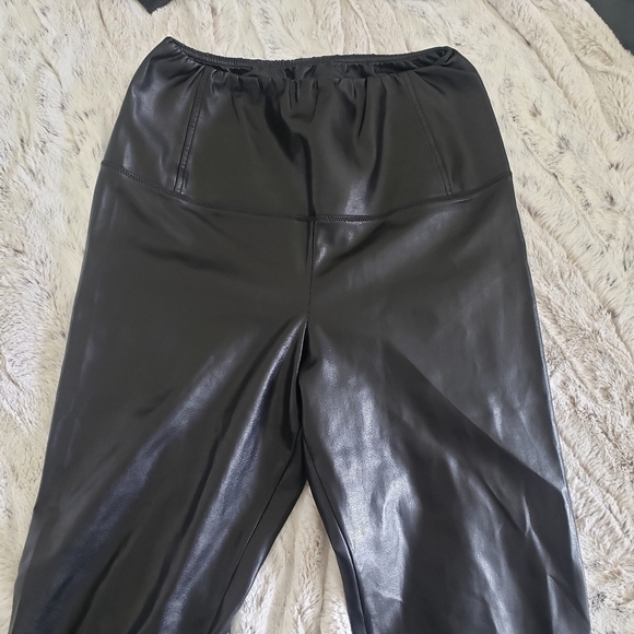 Aritzia WILFRED FAUX VEGAN LEATHER DARIA LEGGING PANTS BLACK SIZE XS - Picture 5 of 14